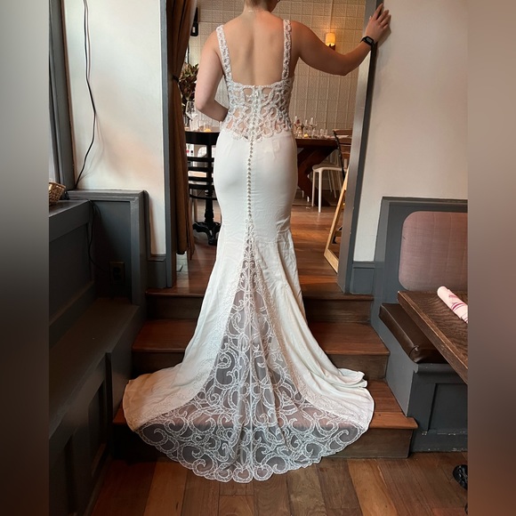 BEAUTIFUL WEDDING DRESS - Picture 13 of 16